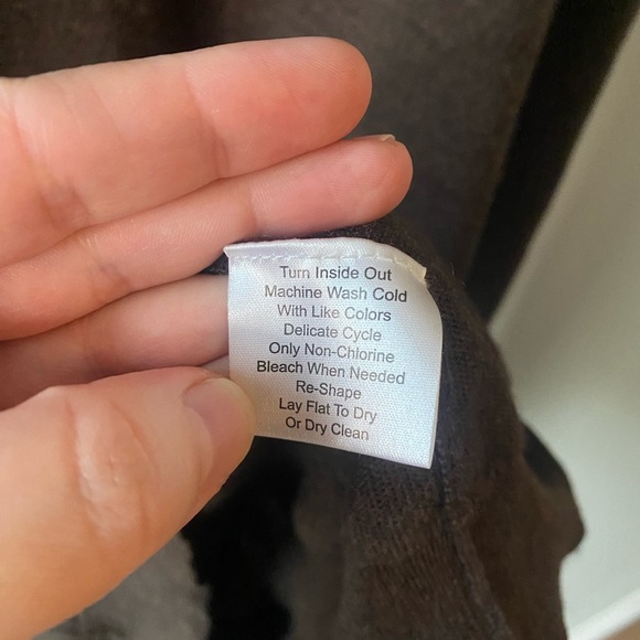 Joseph Abboud 100% extra fine merino wool brown v-neck sweater - Picture 4 of 9